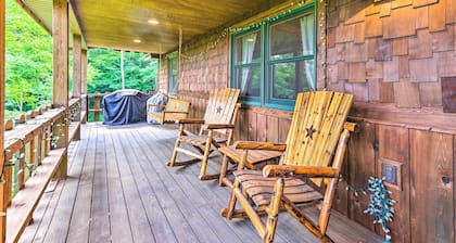Slaty Fork Escape w/ Mountain View + Hot Tub!