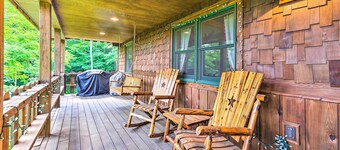 Slaty Fork Escape w/ Mountain View + Hot Tub!