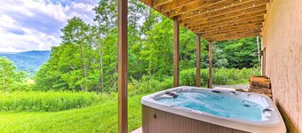 Slaty Fork Escape w/ Mountain View + Hot Tub!