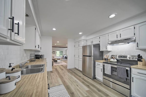House (3 Bedrooms) | Interior