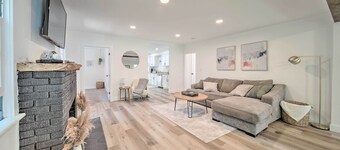 Bright & Airy Liberty Lake Abode w/ Backyard!