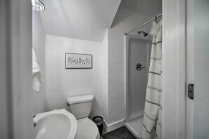 House (3 Bedrooms) | Interior - Bright & Airy Liberty Lake Abode w/ Backyard! (Liberty Lake)