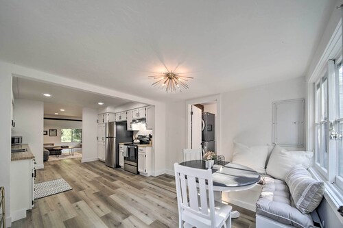 Bright & Airy Liberty Lake Abode w/ Backyard!