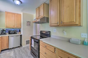 Paper towels - New! Jacksonville Beach Getaway w/ Private Yard! (Atlantic Beach)