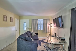 Living area - New! Jacksonville Beach Getaway w/ Private Yard! (Atlantic Beach)