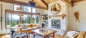 Ski-in/ski-out Whitefish Duplex w/ Hot Tub!