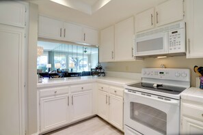 Apartment (2 Bedrooms) | Interior - Resort Amenities: Rancho Mirage Country Club Home (Rancho Mirage)