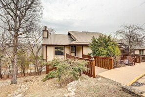 Apartment (3 Bedrooms) | Interior - Holiday Island Vacation Rental w/ 2 Balconies (Eureka Springs)