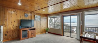 Hilltop Hideout w/ Sweeping Birch Bay Views