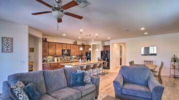 House (4 Bedrooms) | Interior