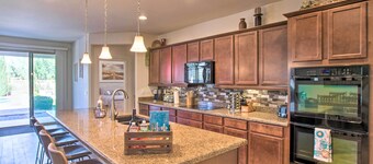 สระว่ายน้ำ & ชานบ้านมีหลังคา: บ้าน ซาน แทน วัลเลย์