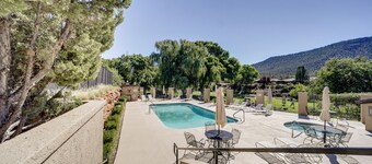 Sedona Home w/ Golf Course View & Pool Access!