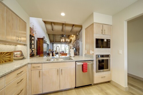 Sedona Home w/ Golf Course View & Pool Access!