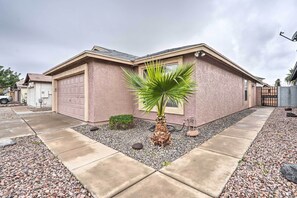 Interior - 2 Mi to Sports Complex: Peoria Home w/ Patio! (Peoria)