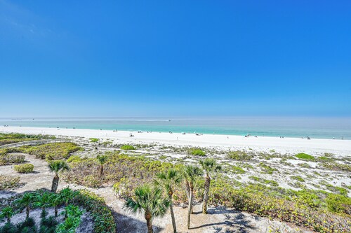 Oceanfront Marco Island Escape w/ Beach Access!