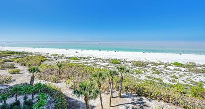 Oceanfront Marco Island Escape w/ Beach Access!