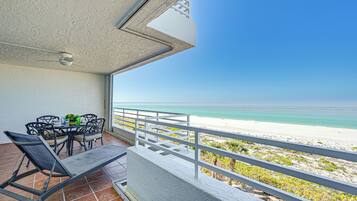 Apartment (2 Bedrooms) | Front of property