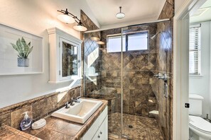 House (3 Bedrooms) | Interior - Airy Scottsdale Home: Pool, Putting Green & Grill! (Scottsdale)