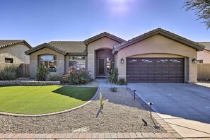 House (3 Bedrooms) | Interior - Airy Scottsdale Home: Pool, Putting Green & Grill! (Scottsdale)