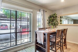 Apartment (1 Bedroom) | Interior - Sleek Phoenix Condo: Walk to Biltmore Fashion Park (Phoenix)