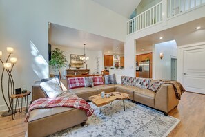 Interior - Flagstaff Hideaway: Private Hot Tub, 4 Mi to Dtwn! (Flagstaff)