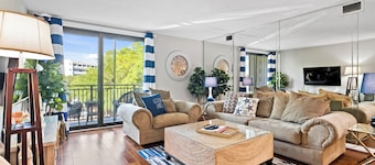 Relax By Pool: Harbour Town Resort Condo