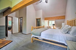 Interior - Beautiful Mccall Cabin: Perfect for Families! (McCall)