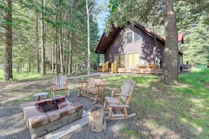 Front of property - Beautiful Mccall Cabin: Perfect for Families! (McCall)
