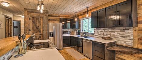 House (3 Bedrooms) | Interior