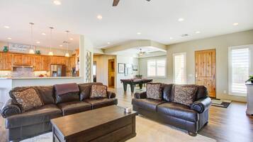 House (4 Bedrooms) | Interior