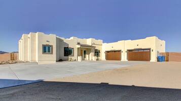 House (4 Bedrooms) | Front of property