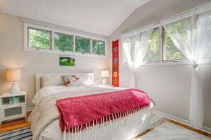 Interior - Mtn & Lake Views: Serene Wintergreen Resort Escape (Nellysford)