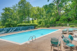 Interior - Mtn & Lake Views: Serene Wintergreen Resort Escape (Nellysford)