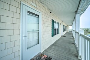Apartment (2 Bedrooms) | Interior - Ocean-view Oak Island Condo, 1 Block to Beach! (Oak Island)