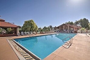 Apartment (2 Bedrooms) | Front of property