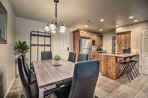 Apartment (2 Bedrooms) | Interior - 5 Mi to Town Square Park: Condo in Sports Village (St. George)