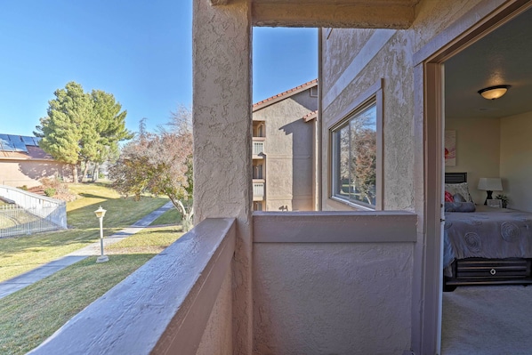 Apartment (2 Bedrooms) | Interior - 5 Mi to Town Square Park: Condo in Sports Village (St. George)