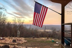 House (3 Bedrooms) | Interior - 'bullfrog Bluff' Mountain View Cabin w/ Deck! (Mountain View)