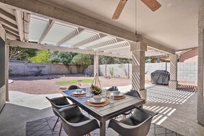 House (4 Bedrooms) | Interior - Pool, Putting Green & Furnished Patio: Phoenix Gem (Phoenix)