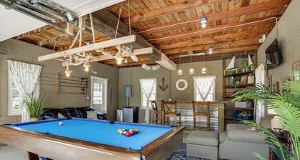 Hot Tub & Lake Access at Poconos Getaway!