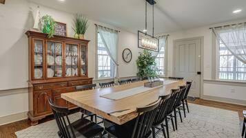 House (4 Bedrooms) | Interior