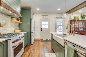 Interior - Hot Tub & Lake Access at Poconos Getaway! (Lake Ariel)