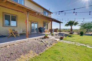 A house with a covered patio, outdoor seating, and a well-maintained lawn. - 9 Mi to Sahuarita Lake Park: Getaway w/ Game Room (Vail)