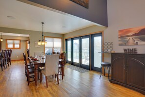 House (6 Bedrooms) | Interior