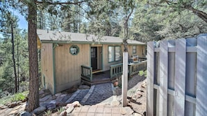 A cabin with a porch, a small deck, and a stone pathway leading to the entrance. - 'the Crooked Pot Cabin' Near Hiking + Dining! (Pine)
