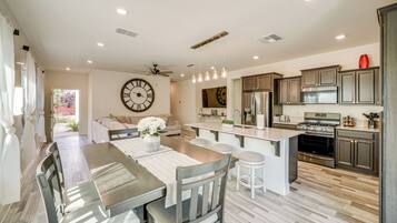 House (3 Bedrooms) | Interior