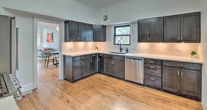 Spacious Oak Park Home, 11 Mi to Downtown Chicago!