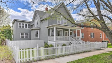 Apartment (3 Bedrooms) | Front of property