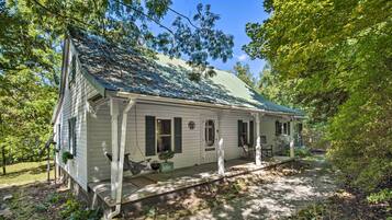 Cottage (2 Bedrooms) | Front of property