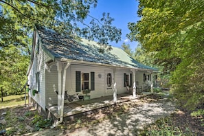 Front of property - Whimsical Bat Cave Cottage w/ Fire Pit! (Hendersonville)